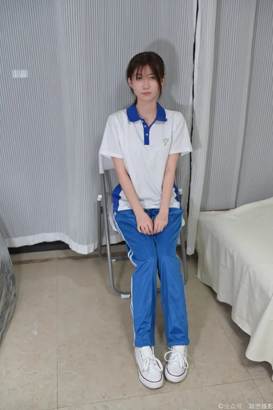凝思摄影 No.056 小慧-校服、短白袜、帆布鞋 - 凝思摄影